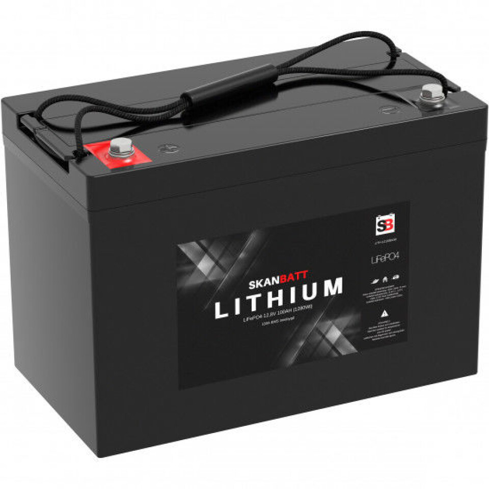 100 Ah: Ole Paulsen har installert to 100 Ah litiumbatterier til 8000 kroner. Batteriene har en BMS på 150 A.