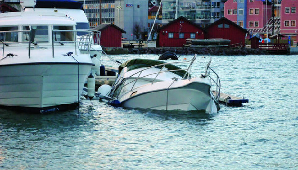 PASS PÅ FORTØYNINGEN: Småbåthavna i Holmestrand opplevde vinterstormen ifor noen år siden at flere båter sank på grunn av dårlig fortøyning. Arkivfoto: Danielle Finsrud.