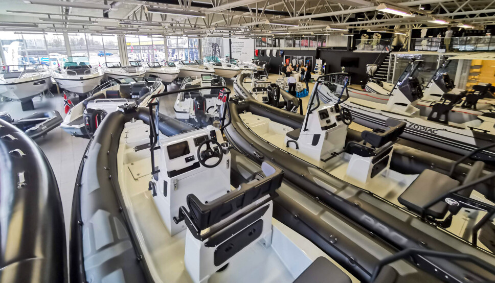 VISER BUTIKKEN MED 360: Nederst i artikkelen kan du se deg rundt i butikken med å bruke musen til å navigere deg rundt.