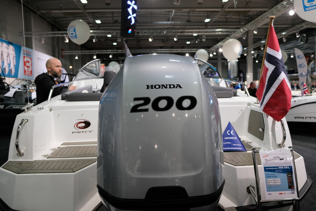 44 KNOP: Med Hondas 200 hk skal AMT 210 DC presterer 44 knop, ifølge produsenten. (Foto: Amund Rich. Løken).
