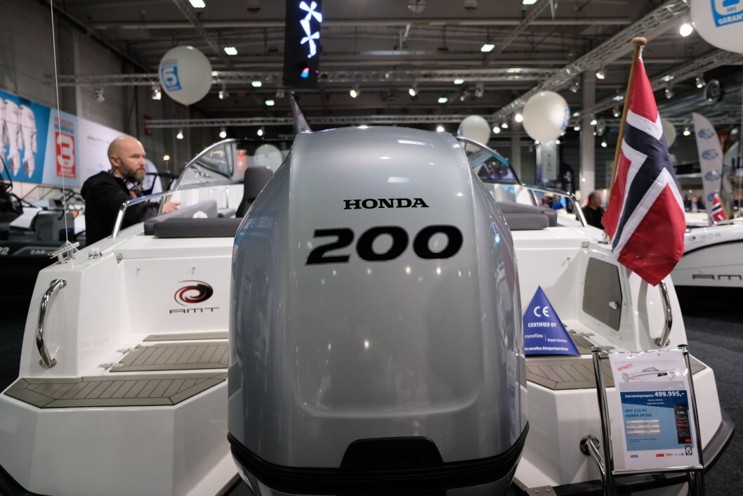 44 KNOP: Med Hondas 200 hk skal AMT 210 DC presterer 44 knop, ifølge produsenten. (Foto: Amund Rich. Løken). 44 KNOP: Med Hondas 200 hk skal AMT 210 DC presterer 44 knop, ifølge produsenten. (Foto: Amund Rich. Løken).