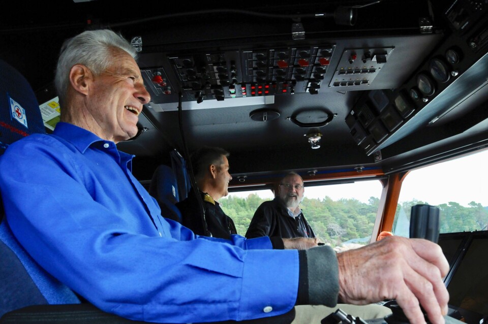 Her er Hans Herman Horn entusiastisk til rors i RS «Sundt Flyer» i 2008. (Foto: Ingvar Ø. Johnsen)