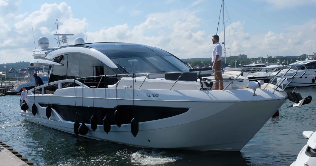 RETT FRA VERFTET: Galeon 650 Skydeck legger til kai i Sopot i Polen for første gang. RETT FRA VERFTET: Galeon 650 Skydeck legger til kai i Sopot i Polen for første gang.
