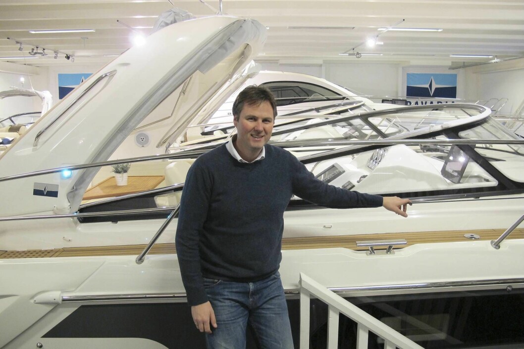 GODT SALG: Den norske Bavaria-importøren Lars-Erik Solvang selger godt med båter mens jakten på nye eiere i Tyskland fortsetter. (Foto: Amund Rich. Løken).