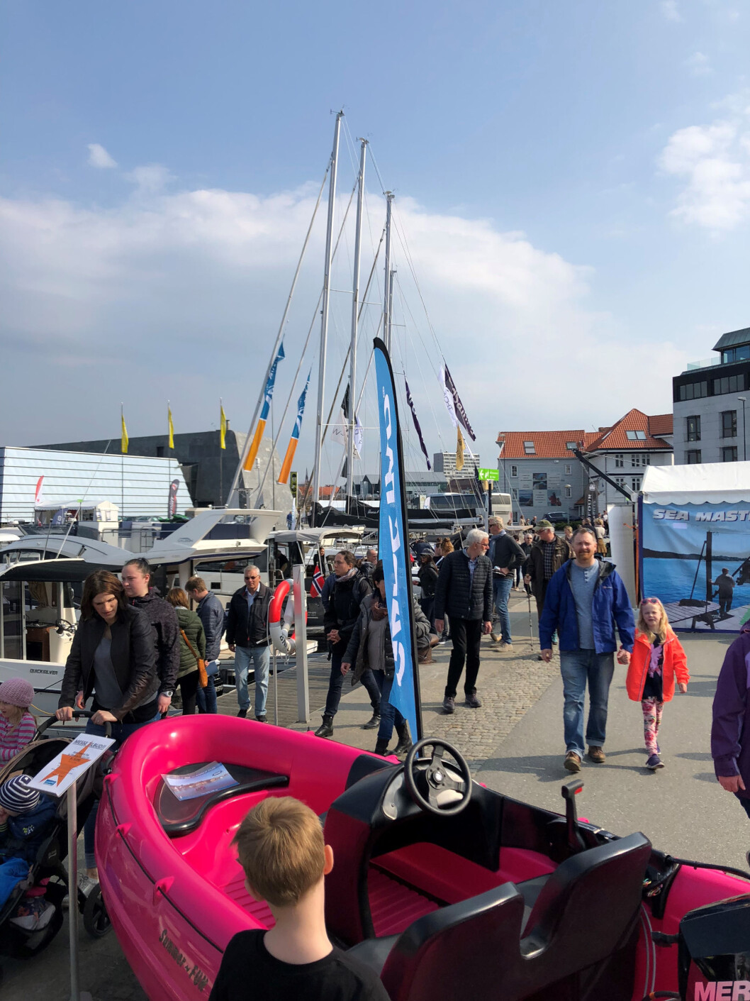 GOD STEMNING: Stor interesse i Stavanger for nye båter i alle størrelser. GOD STEMNING: Stor interesse i Stavanger for nye båter i alle størrelser.