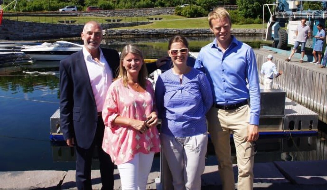Fra venstre: Richard Hussey (Brunell MCS), Lene Conradi (ordfører Asker), Ingrid Lomelde (WWF) og Mikael Alvén (adm. direktør i Drive-in Boatwash) Fra venstre: Richard Hussey (Brunell MCS), Lene Conradi (ordfører Asker), Ingrid Lomelde (WWF) og Mikael Alvén (adm. direktør i Drive-in Boatwash)