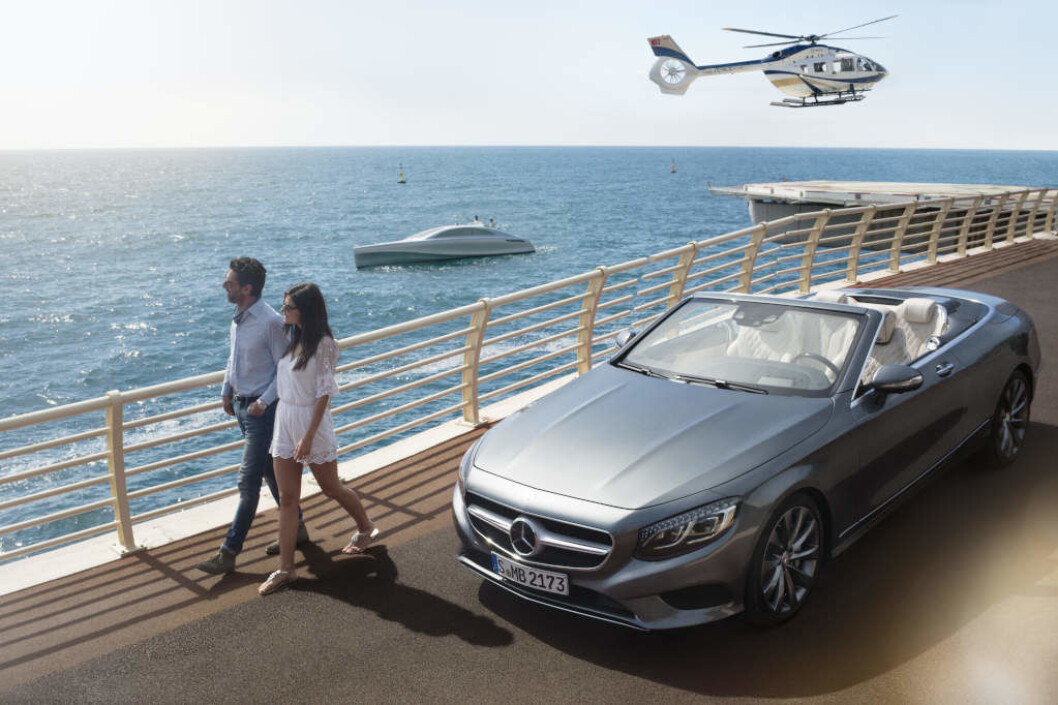 STIL: Den nye båten fra Mercedes-Benz og Silver Arrows Marine er inspirert av 30-tallets tyske racerbiler, men har også likhetstrekk med dagens sportsbiler fra Mercedes. STIL: Den nye båten fra Mercedes-Benz og Silver Arrows Marine er inspirert av 30-tallets tyske racerbiler, men har også likhetstrekk med dagens sportsbiler fra Mercedes.