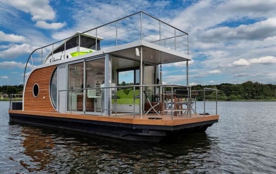 FLYTTE I BÅT: På årets Båter i sjøen kan du oppleve det flytende, moderne hjemmet, Nautino Premium Maxi, den eneste av sitt slag i Skandinavia. FLYTTE I BÅT: På årets Båter i sjøen kan du oppleve det flytende, moderne hjemmet, Nautino Premium Maxi, den eneste av sitt slag i Skandinavia.