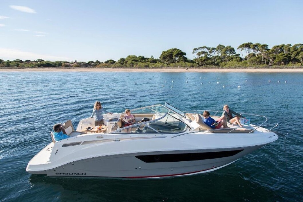 BAYLINER 842 Cuddy er nå tilgjengelig i Norge gjennom Formoe Yachting. FOTO: Produsent BAYLINER 842 Cuddy er nå tilgjengelig i Norge gjennom Formoe Yachting. FOTO: Produsent