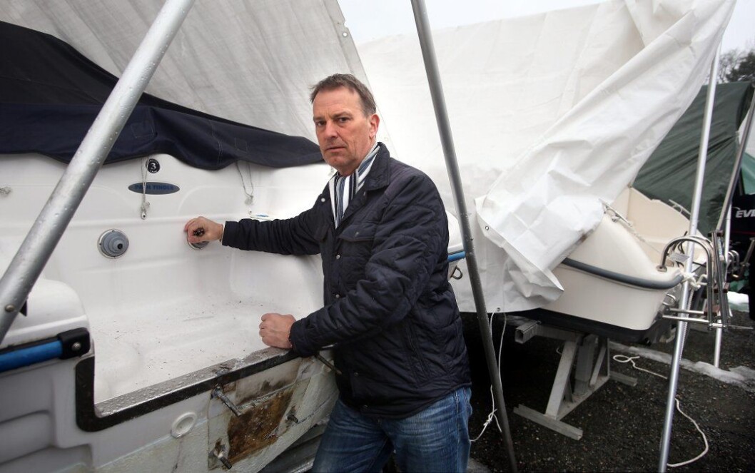 FORTVILER: Otto Poulsen i Mellem-Nes Båtforening oppdaget at flere store motorer var stjålet fra båter som ligger i vinteropplag. (Foto: Karl Braanaas/Budstikka). FORTVILER: Otto Poulsen i Mellem-Nes Båtforening oppdaget at flere store motorer var stjålet fra båter som ligger i vinteropplag. (Foto: Karl Braanaas/Budstikka).