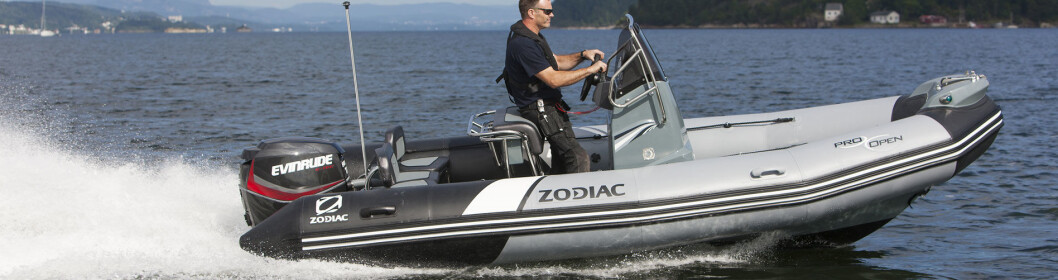 EVINRUDE: I Norge er det Evinrude som preger hekken på Zodiac. EVINRUDE: I Norge er det Evinrude som preger hekken på Zodiac.