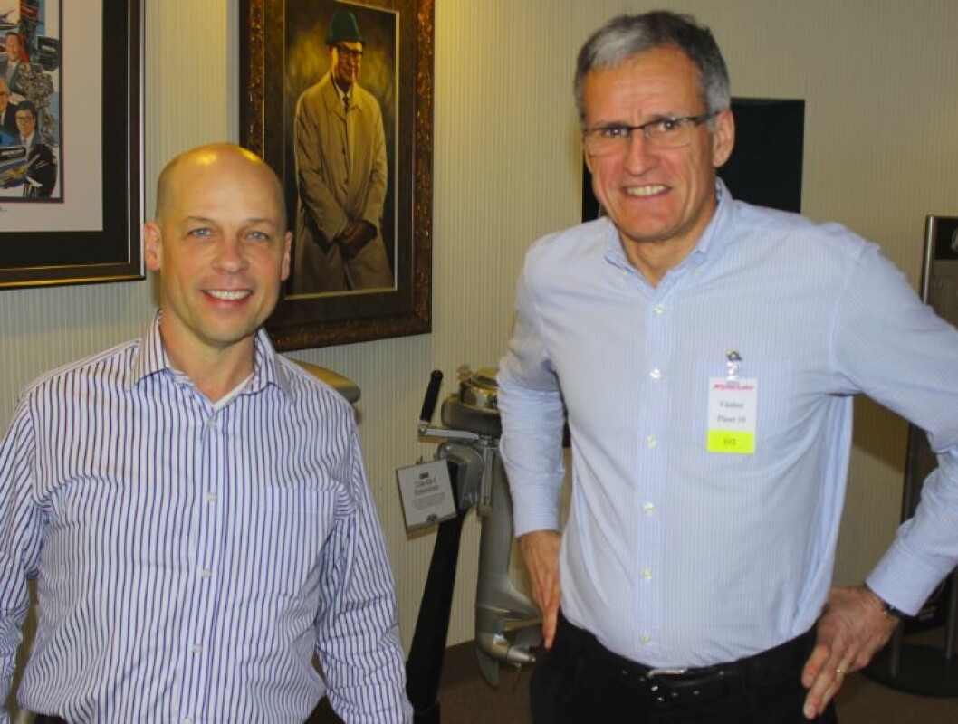 MERCURY og ZODIAC: Direktør Dominique Heber-Suffrin i Zodiac Nautic (t.h.) og toppsjefen i Mercury Motors, John Pfeifer presenterte et nytt og tett samarbeid på Miami International Boat Show. MERCURY og ZODIAC: Direktør Dominique Heber-Suffrin i Zodiac Nautic (t.h.) og toppsjefen i Mercury Motors, John Pfeifer presenterte et nytt og tett samarbeid på Miami International Boat Show.