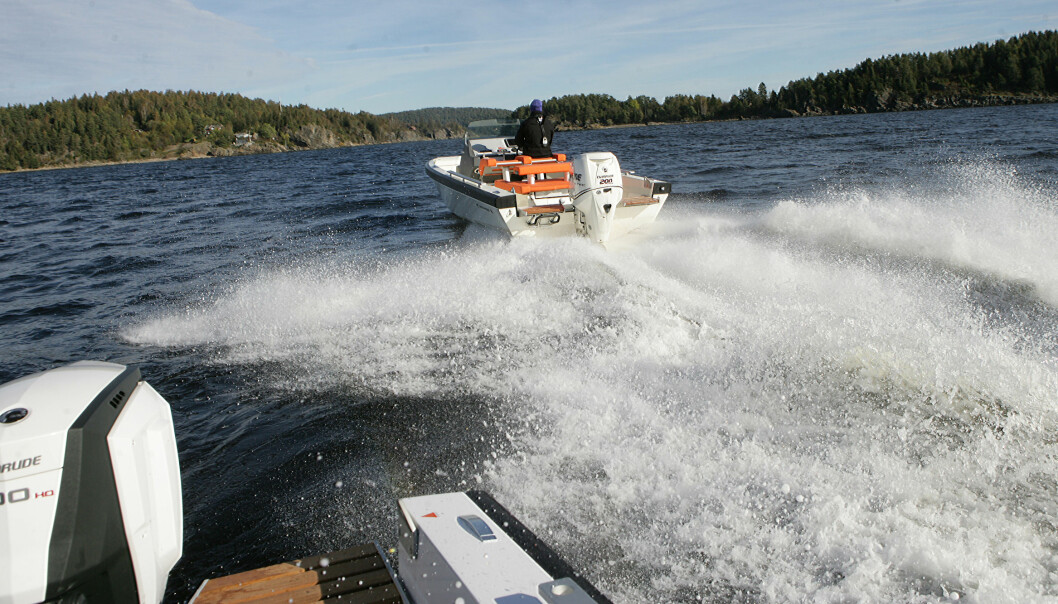 OPPLÆRING: Racebåtskipper Pål Virik Nilsen og båtprodusenten Goldfish i prosjekt for opplæring i høyhastighetskjøring med båt. (Foto: Amund Rich. Løken).