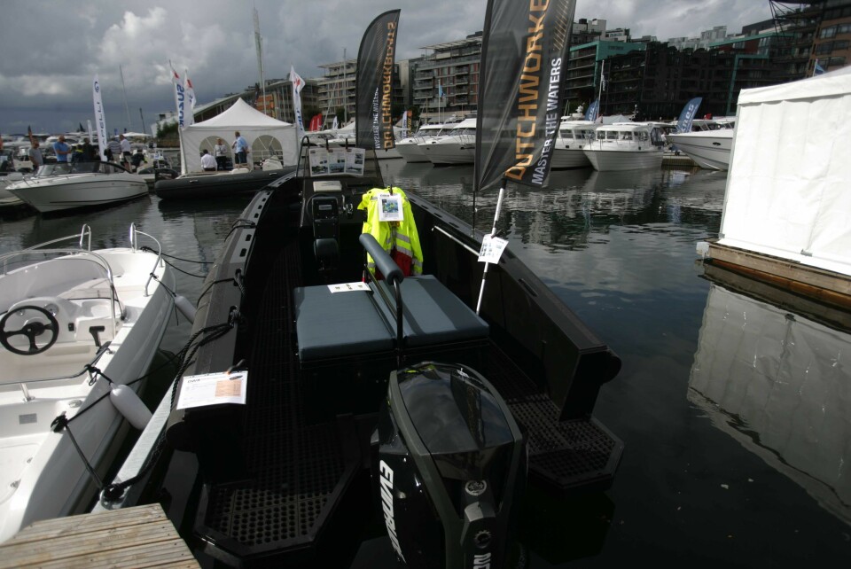 FLYTENDE HOLLENDER: Råtøff og robust Dutchworkboat til proffbruk, men også til fritidsbruk for folk som vil ha en båt med høy maskulin faktor.