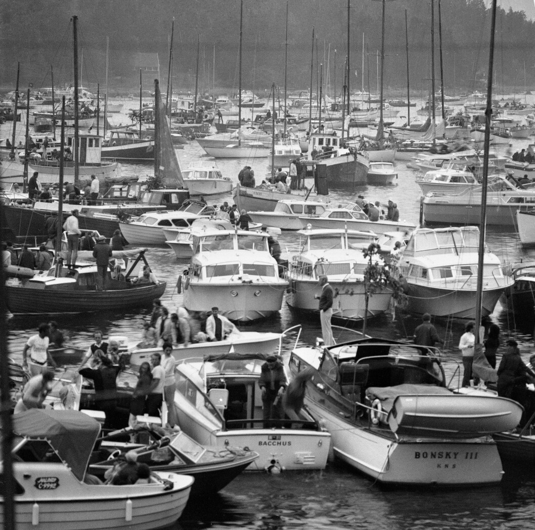 MIDDAGSBUKTA: Vil lørdagens ”drive-in”-kino samle like mange båtfolk som under St. hans-feiringen på Langåra på 1950-tallet? Foto: Thorberg / NTB / Scanpix MIDDAGSBUKTA: Vil lørdagens ”drive-in”-kino samle like mange båtfolk som under St. hans-feiringen på Langåra på 1950-tallet? Foto: Thorberg / NTB / Scanpix