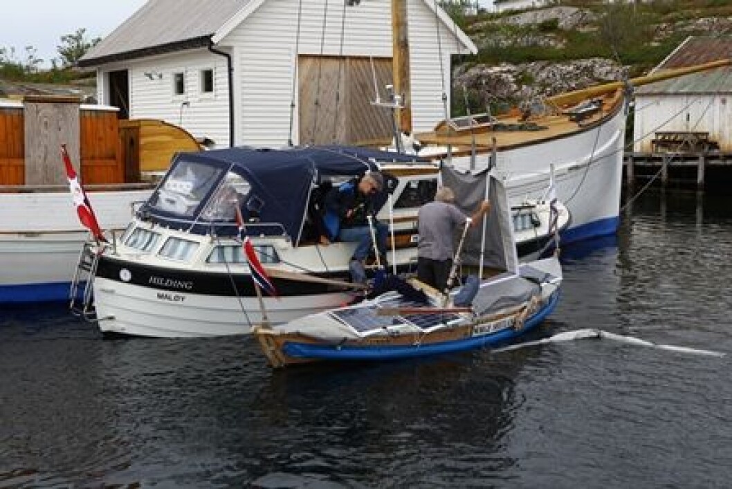 FILM: Dagene før avgang tilbrakte Thorseth og følgemannskapet på Litle Kvernøy sør for Sognesjøen. Foreløpig har han valgt å avbryte ekspedisjonen på grunn av sykdom. FILM: Dagene før avgang tilbrakte Thorseth og følgemannskapet på Litle Kvernøy sør for Sognesjøen. Foreløpig har han valgt å avbryte ekspedisjonen på grunn av sykdom.