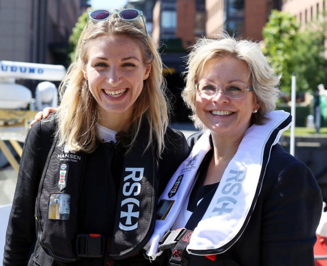 VOLLEN: Guri Solberg i TV2 og Rikke Lind i Redningsselskapet gleder seg til kveldens direktesending fra Vollen i Asker. Foto: Redningsselskapet. VOLLEN: Guri Solberg i TV2 og Rikke Lind i Redningsselskapet gleder seg til kveldens direktesending fra Vollen i Asker. Foto: Redningsselskapet.