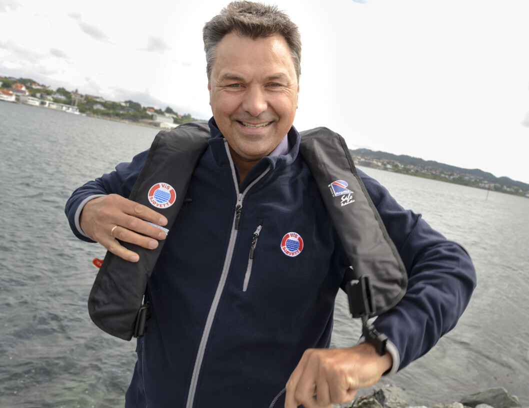 RIKTIG: Sjøfartsdirektør Olav Akselsen mener vestpåbud er en riktig vei å gå for å forebygge ulykker til sjøs. Foto: Steinar Haugberg. RIKTIG: Sjøfartsdirektør Olav Akselsen mener vestpåbud er en riktig vei å gå for å forebygge ulykker til sjøs. Foto: Steinar Haugberg.