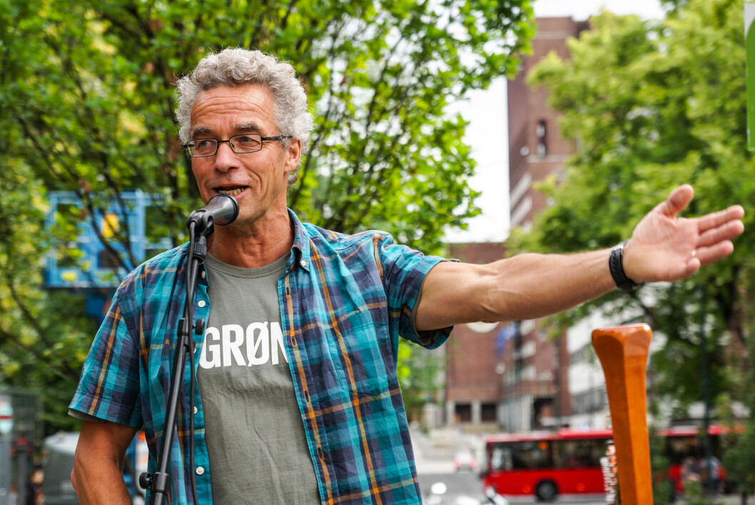 HELOMVENDING: Rasmus Hansson i Miljøpartiet De Grønne går fra nei til ja i Stortinget i dag. dermed blir det flertall for vestpåbud for alle. Foto: Miljøpartiet De Grønne. HELOMVENDING: Rasmus Hansson i Miljøpartiet De Grønne går fra nei til ja i Stortinget i dag. dermed blir det flertall for vestpåbud for alle. Foto: Miljøpartiet De Grønne.