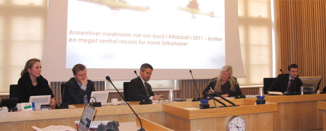 Noen av regjeringens representanter i Stortingets Transport- og kommunikasjonskomite. Fra v. Torill Eidsheim (H), Helge Orten (H), Kjell Ivar Larsen (FrP), Kari Raustein (FrP) og komitesekretær Espen Espeset (FrP). Noen av regjeringens representanter i Stortingets Transport- og kommunikasjonskomite. Fra v. Torill Eidsheim (H), Helge Orten (H), Kjell Ivar Larsen (FrP), Kari Raustein (FrP) og komitesekretær Espen Espeset (FrP).