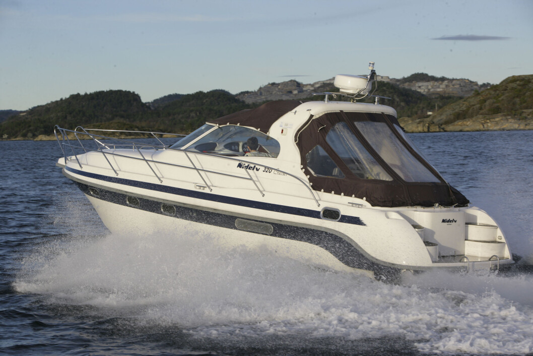 TIDLIGERE HUI: Nidelv 320 Cruiser er basert på skroget til Riviera 925, som igjen stammer fra Hui 900. TIDLIGERE HUI: Nidelv 320 Cruiser er basert på skroget til Riviera 925, som igjen stammer fra Hui 900.