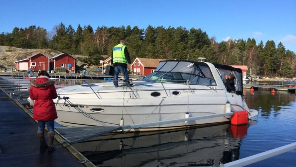 GLEMT: Eieren påstår å ha glemt båten sin i Strømstad. Nå har den ligget der i to år. Fotograf:Polisens båtsamverkan.