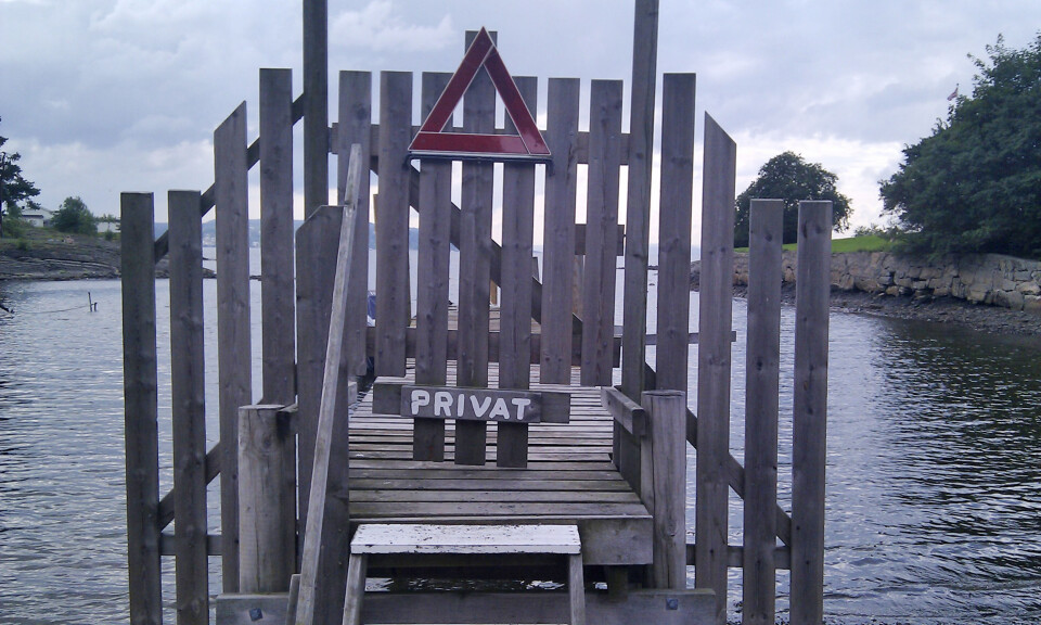 PRIVAT: Ikke alle stengsler i strandsona er lovlige. FOTO: Marianne Reusch