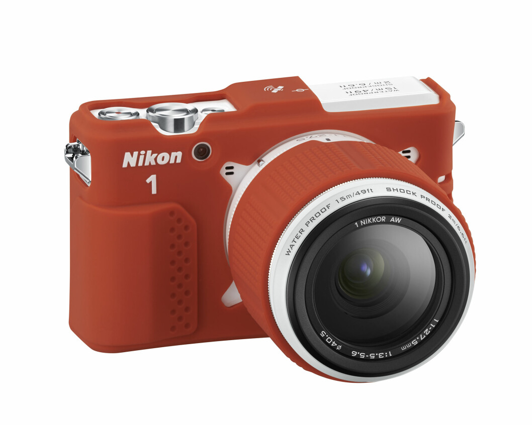 VANNTETT: Dette er Nikon 1 AW1-verdens første vanntette systemkamera.