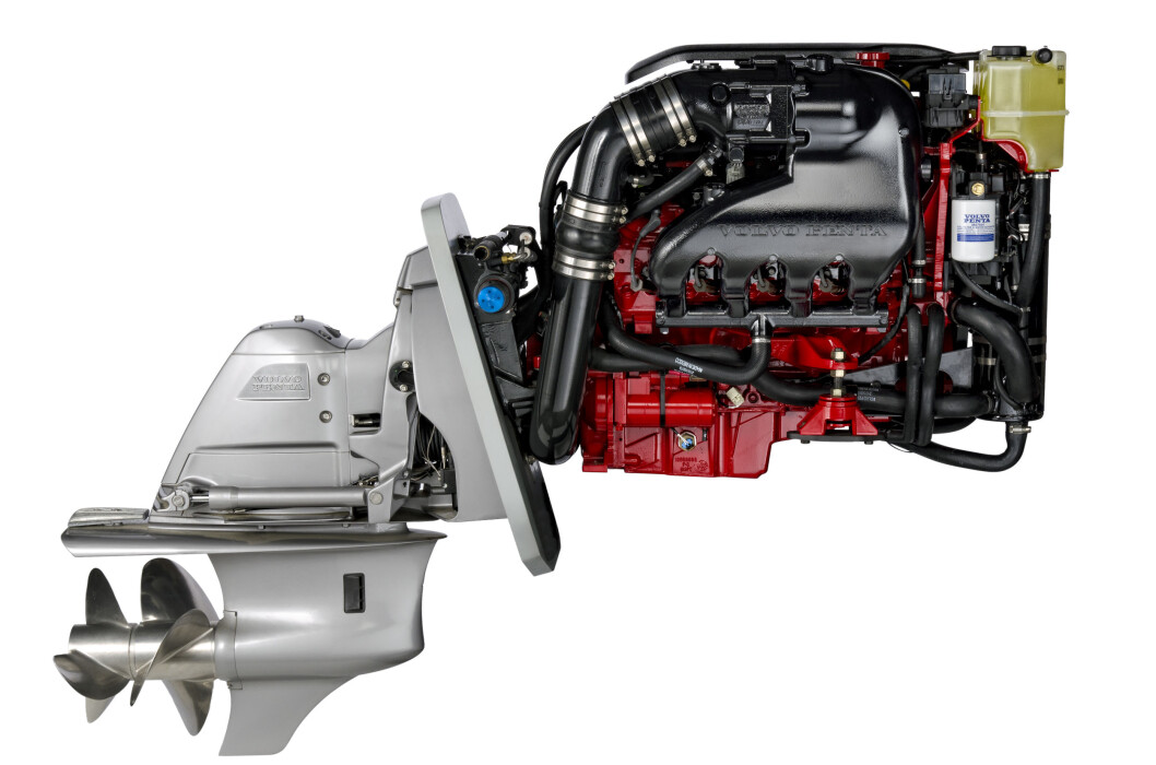 BENSINBAMSE: Nye Volvo Penta V8-430 yter 430 hk ved 5800 rpm. BENSINBAMSE: Nye Volvo Penta V8-430 yter 430 hk ved 5800 rpm.