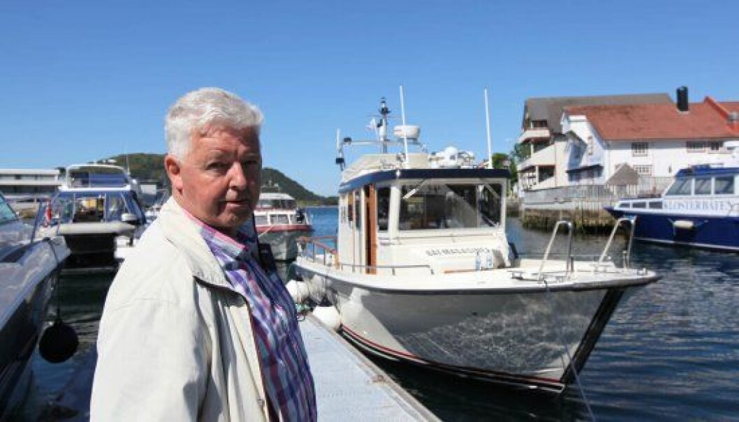 FRUSTRERT: Roald Stigum Olsen synes det er trist at livbøyene deres ikke får stå i fred. FOTO: Lars K Larsen FRUSTRERT: Roald Stigum Olsen synes det er trist at livbøyene deres ikke får stå i fred. FOTO: Lars K Larsen