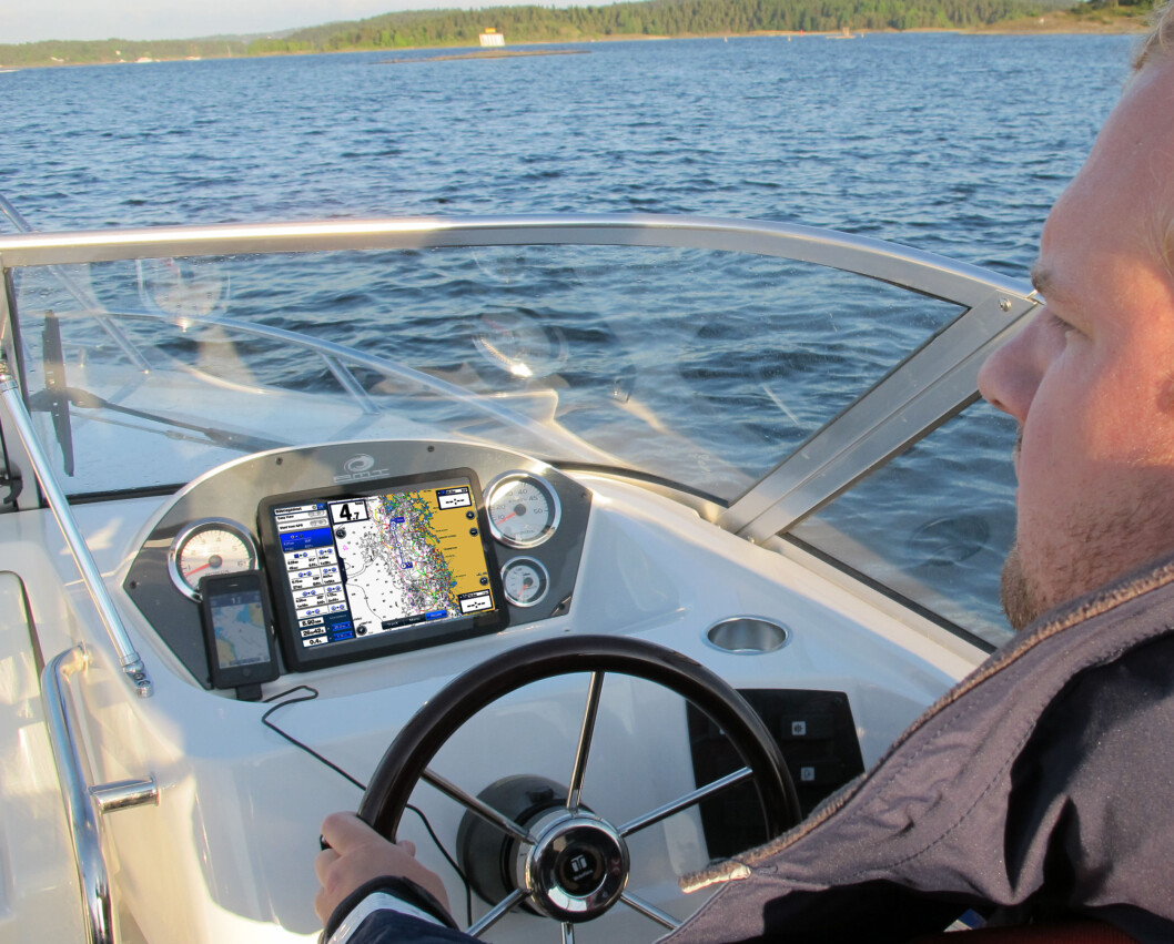AUTOMATISK: Navionics-appen lager ruta for deg. Den fører deg aldri til steder med mindre enn 10 meters seilingsdybde. Illustrasjonsfoto: Lars K Larsen AUTOMATISK: Navionics-appen lager ruta for deg. Den fører deg aldri til steder med mindre enn 10 meters seilingsdybde. Illustrasjonsfoto: Lars K Larsen