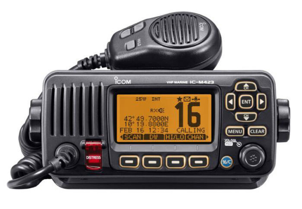 INGEN BRÅKEBØTTE: Icom IC-m423 har fått ny støyskjermingsteknologi, som i følge Icom reduserer støyen med inntil 90 prosent. INGEN BRÅKEBØTTE: Icom IC-m423 har fått ny støyskjermingsteknologi, som i følge Icom reduserer støyen med inntil 90 prosent.