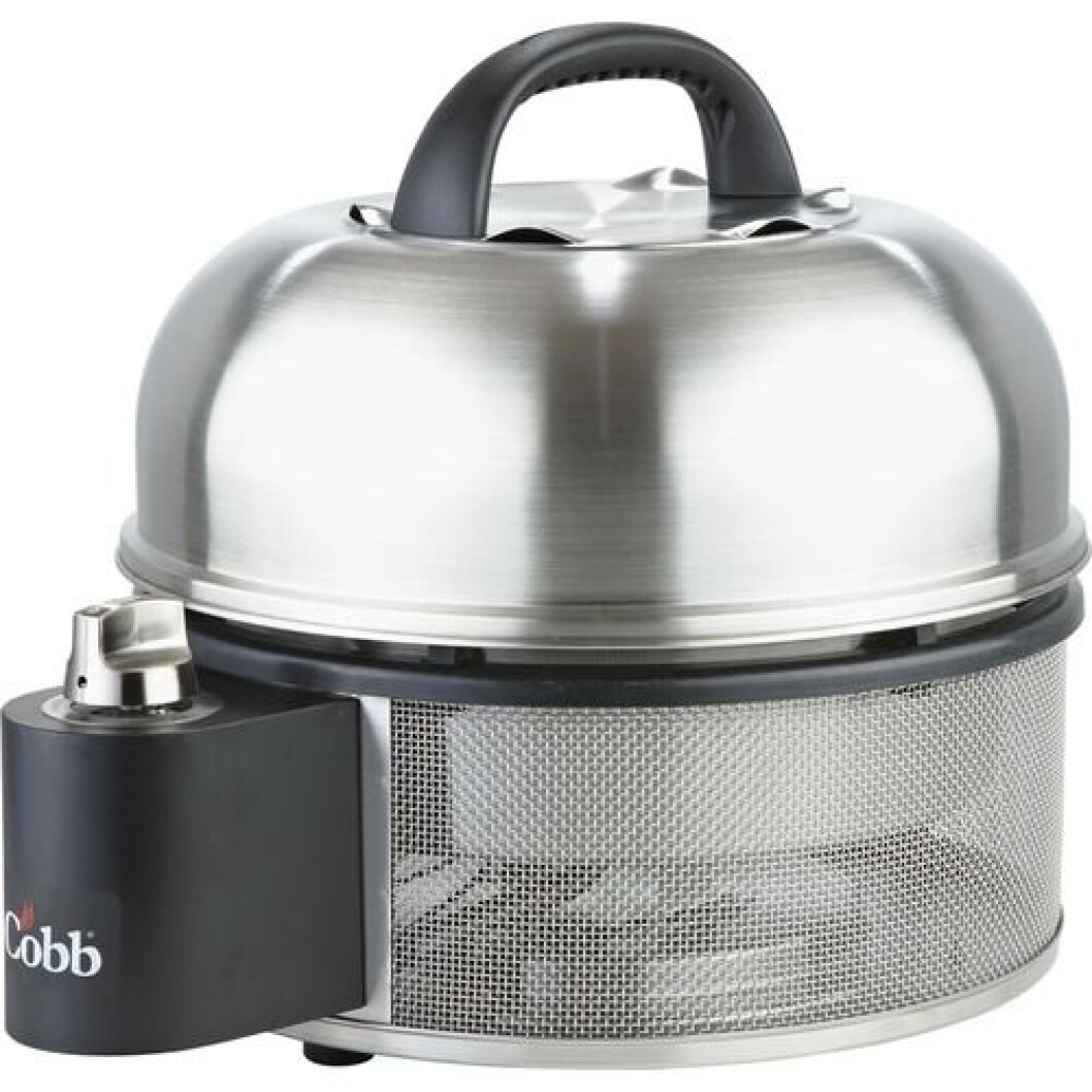 Cobb-grillen fås nå med gass som brenstoff. Prisen er 3000 kroner. Cobb-grillen fås nå med gass som brenstoff. Prisen er 3000 kroner.