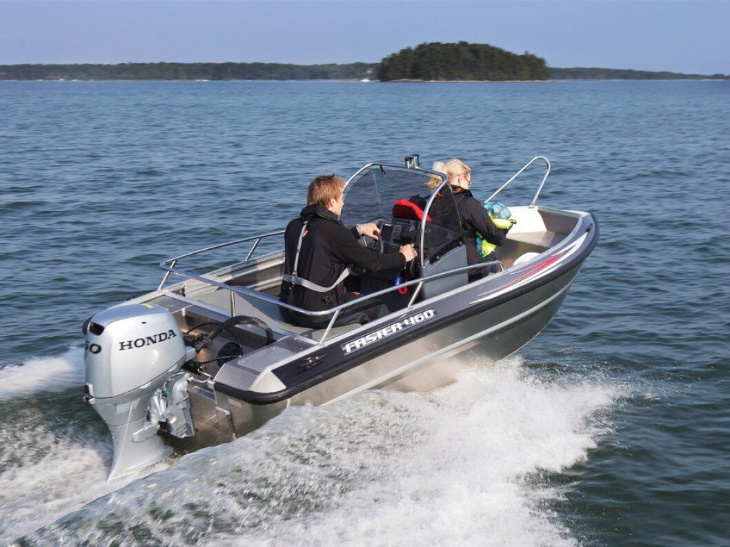 Faster 460 er den minste modellen som nå blir tilgjengelig gjennom Erling Sande A/S. Faster 460 er den minste modellen som nå blir tilgjengelig gjennom Erling Sande A/S.