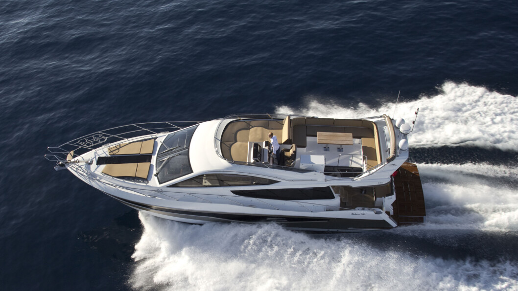 GALEON 550 Fly har møtt det våte element for første gang. Første eksemplar er bestykket med to Cummins-motorer på 715 hk. GALEON 550 Fly har møtt det våte element for første gang. Første eksemplar er bestykket med to Cummins-motorer på 715 hk.