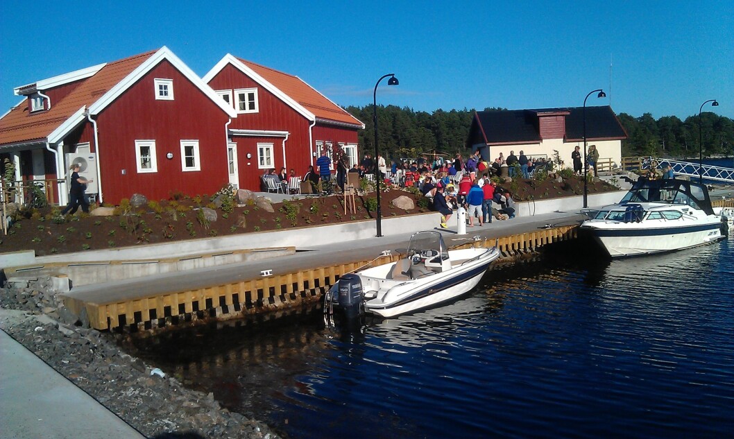 Nytt servicebygg med drivstoffylling, storkiosk og gjestebrygge på Hagefjordbrygga ved Tvedestrand. Nytt servicebygg med drivstoffylling, storkiosk og gjestebrygge på Hagefjordbrygga ved Tvedestrand.