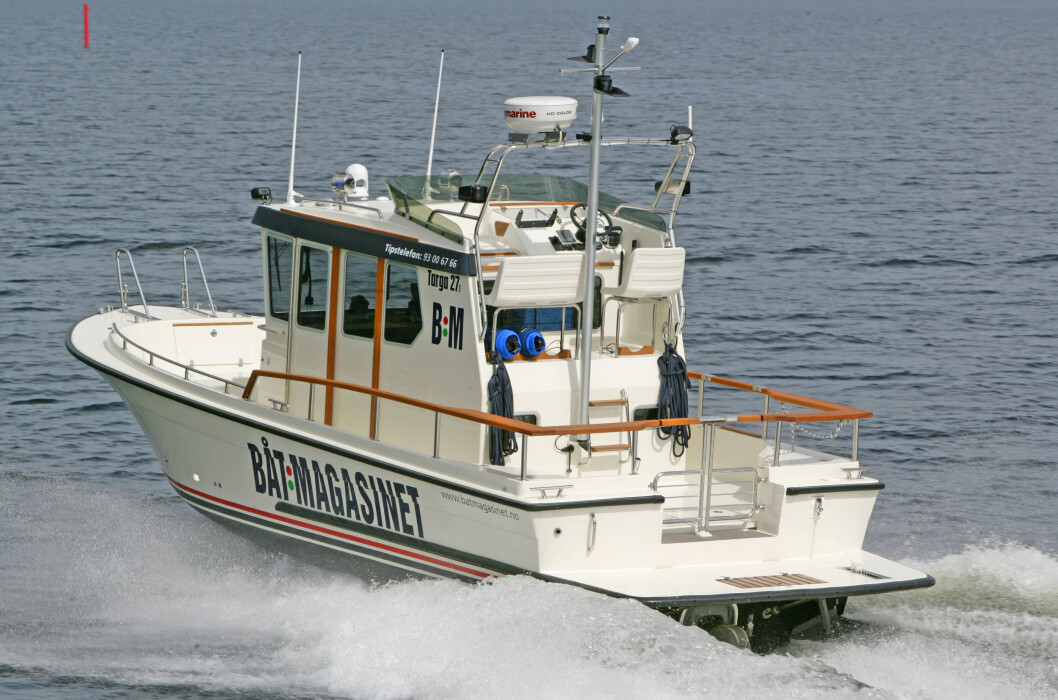 REPORTASJEBÅTEN: Vår Targa 27.1 frakter oss fra havn til havn langs kysten. Tips oss om du kjenner noen som fortjener omtale. REPORTASJEBÅTEN: Vår Targa 27.1 frakter oss fra havn til havn langs kysten. Tips oss om du kjenner noen som fortjener omtale.