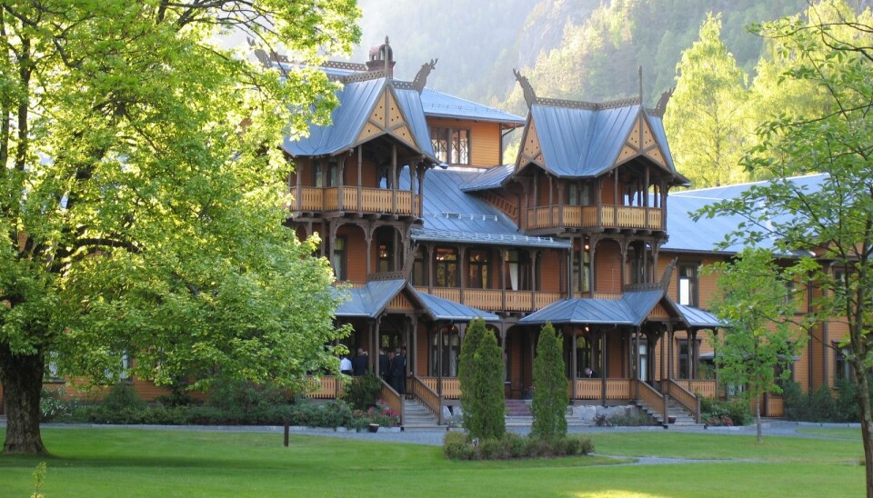 Det er mange hyggelige overnattingssteder langs kanalen, vakre Dalen Hotel er et av dem.