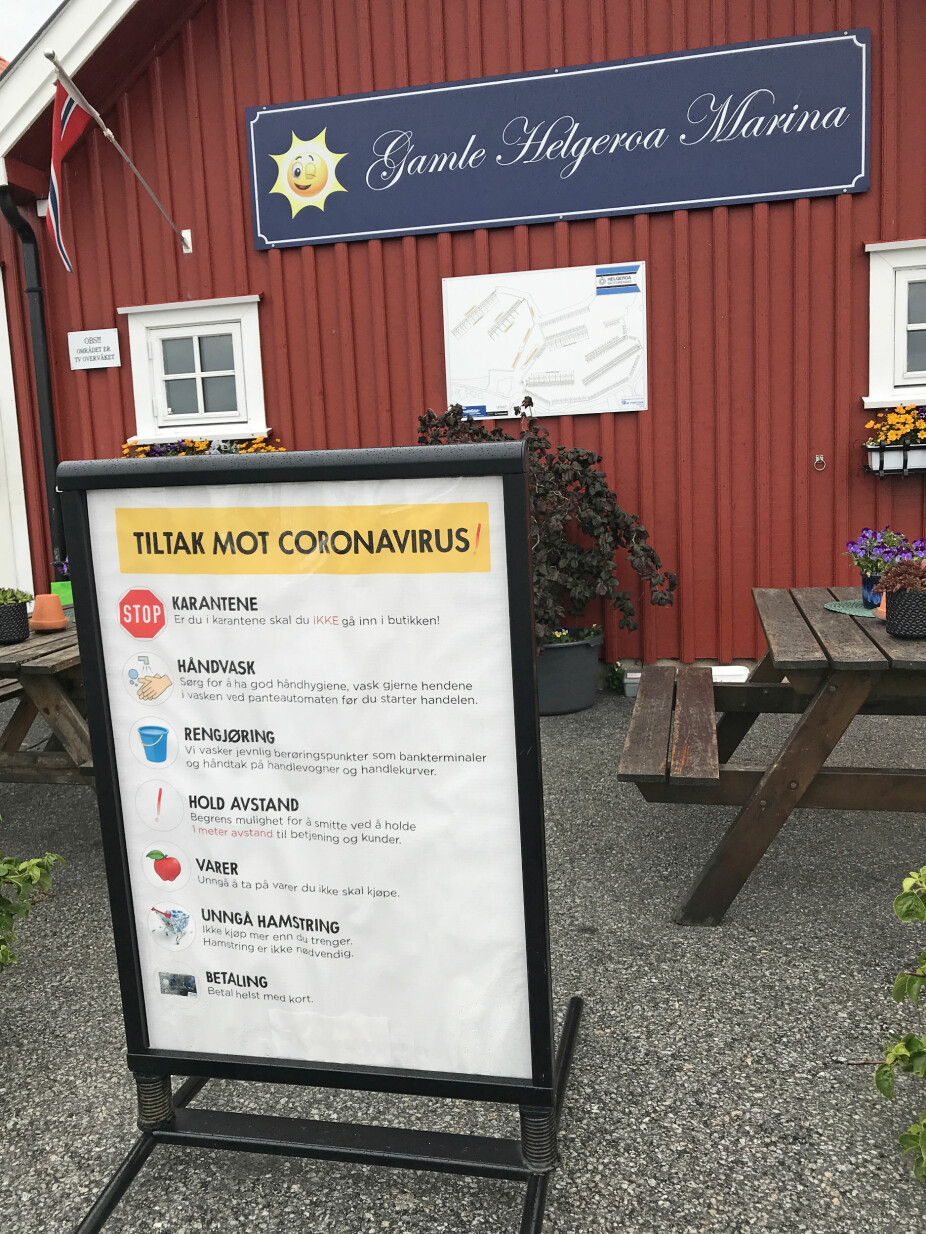 INFORMASJON: I gjestehavnene i Larvik kommune er det satt opp tydelige informasjonsskilt om smitteverntiltak.