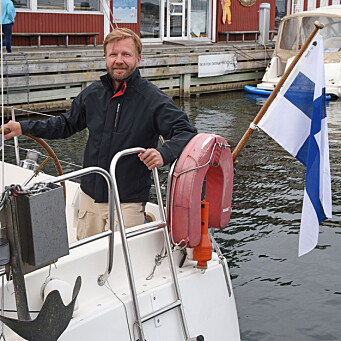 <b>Unngikk karantene
<br></b>Finske Kimmo Viljamaa fra Borgå utenfor Helsingfors i Finland var en av to båtgjester i Stavern tidlig i juni. Han var på vei fra Norge til Finland med sin seilbåt som hadde overvintret i Norge.
- Jeg har vært her på jobbreise i to uker, og kunne dermed hente båten samtidig, forteller Viljamaa, som har vært på oppdrag i Norge, og som dagen etter skulle krysse grensen til Sverige.
- Siden jeg har vært her på jobb, har jeg ikke måttet være i karantene, konstaterer den finske seileren som skal bruke sommeren til å seile tilbake til Finland via Gøta kanal og Østersjøen. <b>Unngikk karantene
<br></b>Finske Kimmo Viljamaa fra Borgå utenfor Helsingfors i Finland var en av to båtgjester i Stavern tidlig i juni. Han var på vei fra Norge til Finland med sin seilbåt som hadde overvintret i Norge.
- Jeg har vært her på jobbreise i to uker, og kunne dermed hente båten samtidig, forteller Viljamaa, som har vært på oppdrag i Norge, og som dagen etter skulle krysse grensen til Sverige.
- Siden jeg har vært her på jobb, har jeg ikke måttet være i karantene, konstaterer den finske seileren som skal bruke sommeren til å seile tilbake til Finland via Gøta kanal og Østersjøen.