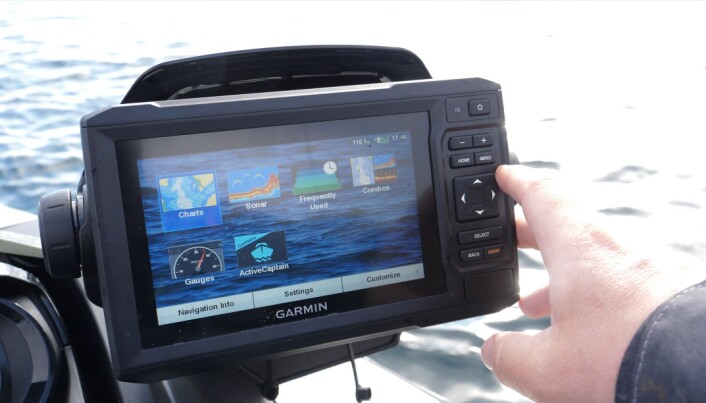PRAKTISK: Vannscooteren er utstyrt med kartplotter og ekkolodd fra Garmin. PRAKTISK: Vannscooteren er utstyrt med kartplotter og ekkolodd fra Garmin.