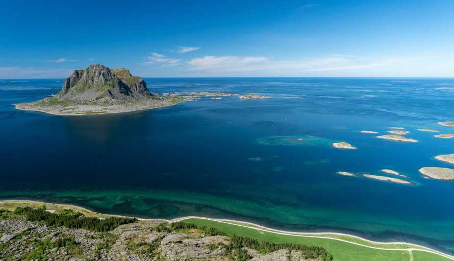 VEGA: Nydelige Gardsøya på Vega besøkte vi både på vei nordover og sydover.