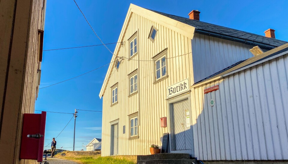 ÅPEN: Butikken i fiskeværet holder åpent to ganger om dagen. ÅPEN: Butikken i fiskeværet holder åpent to ganger om dagen.
