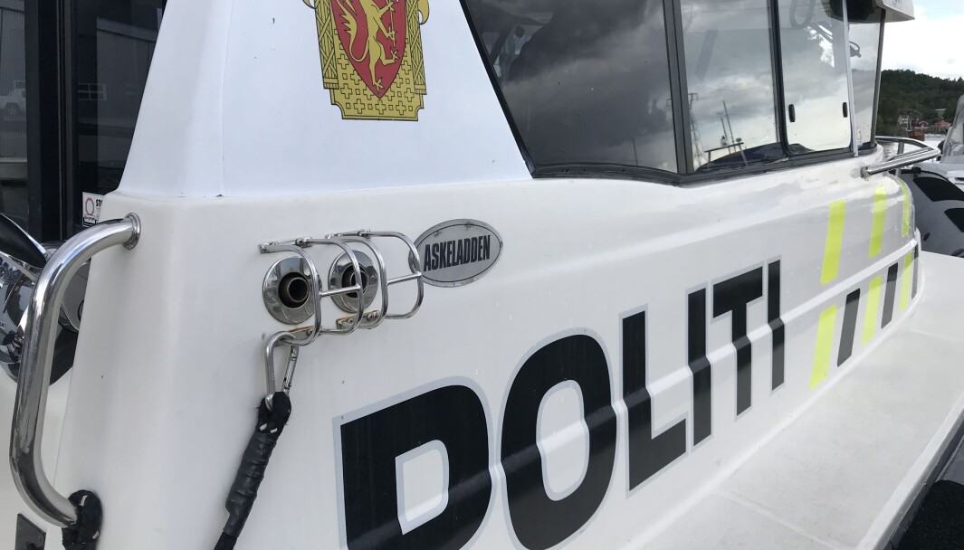 PASSIVE: Det vakte liten interesse hos politiet da vi rapporterte om at vi hadde funnet en stjålet båt. PASSIVE: Det vakte liten interesse hos politiet da vi rapporterte om at vi hadde funnet en stjålet båt.