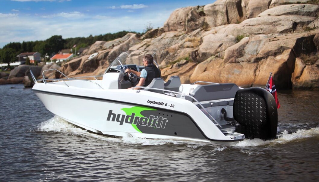 ELEKTRISK: Hydrolift X-22 blir E-22 med elektrisk motor fra Evoy på hekken. ELEKTRISK: Hydrolift X-22 blir E-22 med elektrisk motor fra Evoy på hekken.