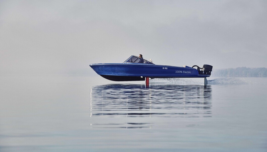 TIL NORGE: Candela Seven går på hydrofoil og har elektrisk motor fra Torqeedo på hekken. TIL NORGE: Candela Seven går på hydrofoil og har elektrisk motor fra Torqeedo på hekken.