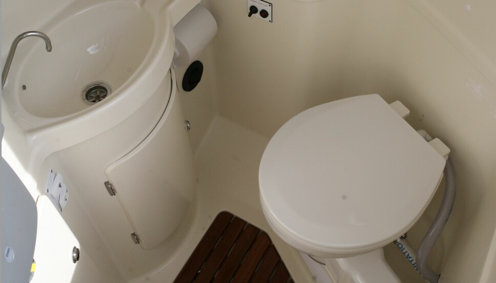 AUTOMATISK: Konverterer man et manuelt toalett til elektrisk betjening, blir det enklere å bruke.