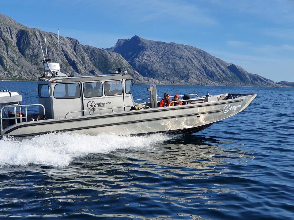 'In the same boat' bruker Arronet 35 til å frakte søppel mellom øyene, denne har to COX 200 hk diesel på hekken.