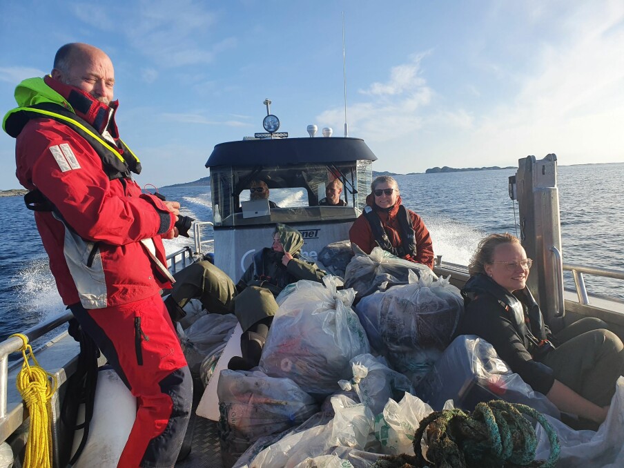 På vei fra Islandsøya til søppelmottaket med 317 kilo søppel.