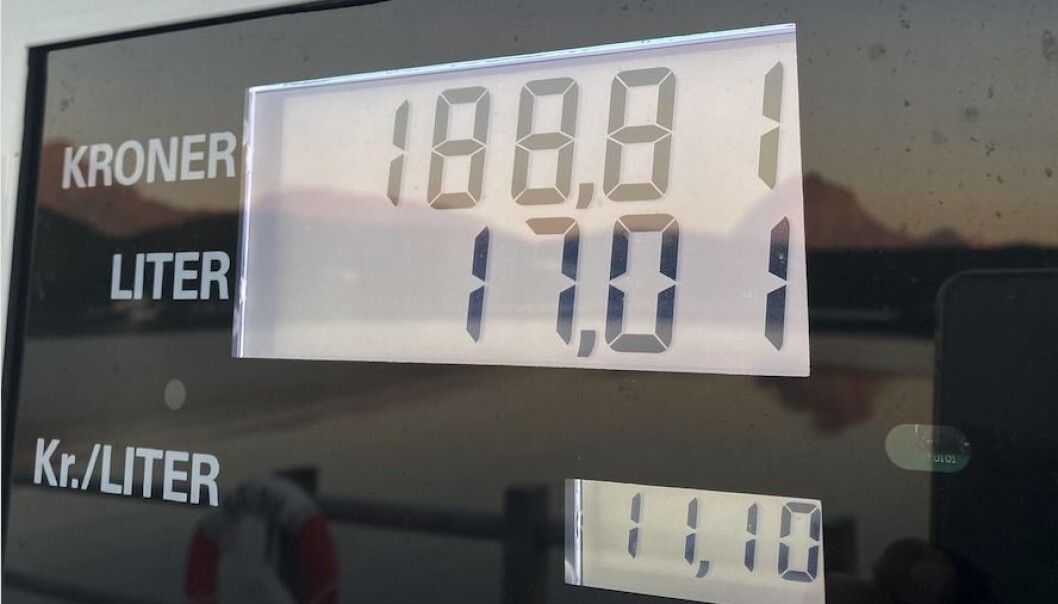 BÅTDIESEL: I dag fyller båteiere med dieselmotorer uten å betale veibruksavgift, som med bensin. Men dette kan det bli endring på med rødgrønt flertall. Foto: Jørn Finsrud. BÅTDIESEL: I dag fyller båteiere med dieselmotorer uten å betale veibruksavgift, som med bensin. Men dette kan det bli endring på med rødgrønt flertall. Foto: Jørn Finsrud.